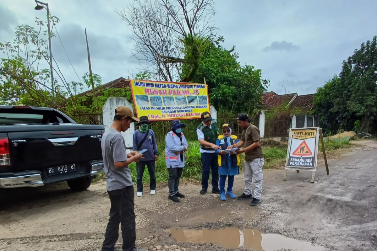 Gubernur Lampung Instruksikan Percepatan Perbaikan Jalan Wates-Metro 1 20250316 221326