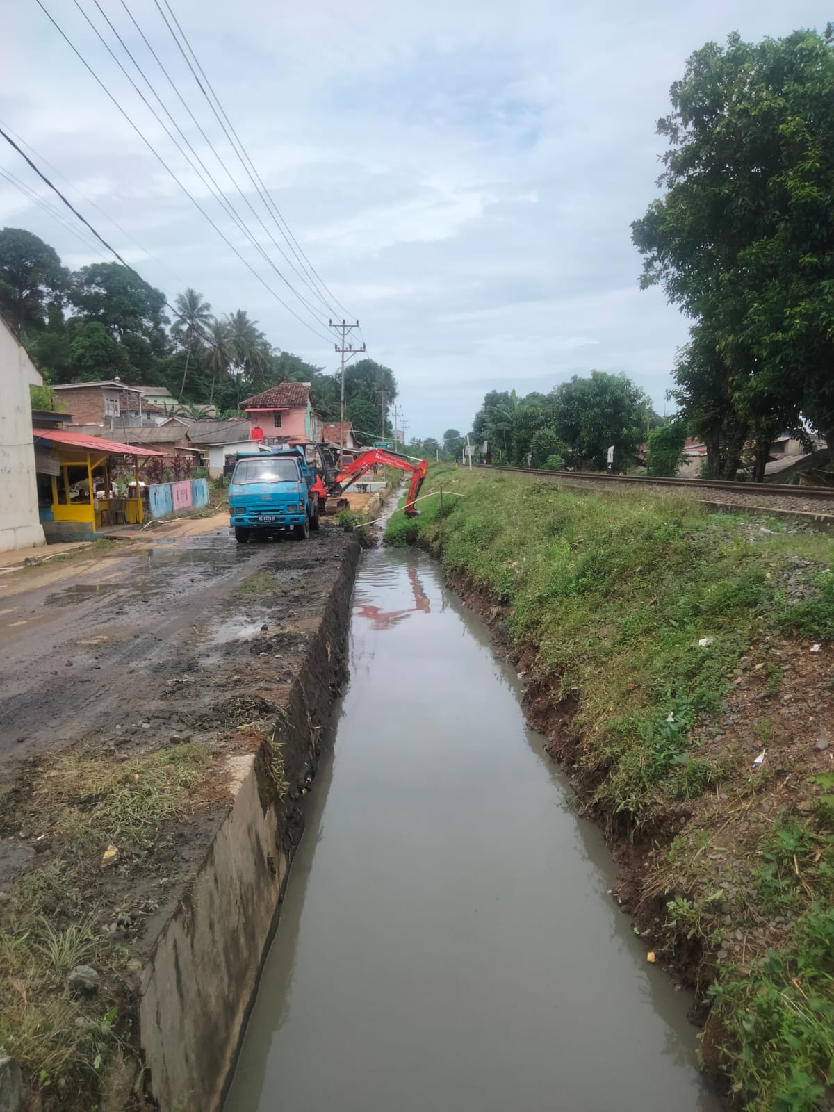 Pemkot Bandar Lampung Keruk Sedimen di Kecamatan Panjang Pasca Idul Fitri 10 IMG 20250405 WA0011