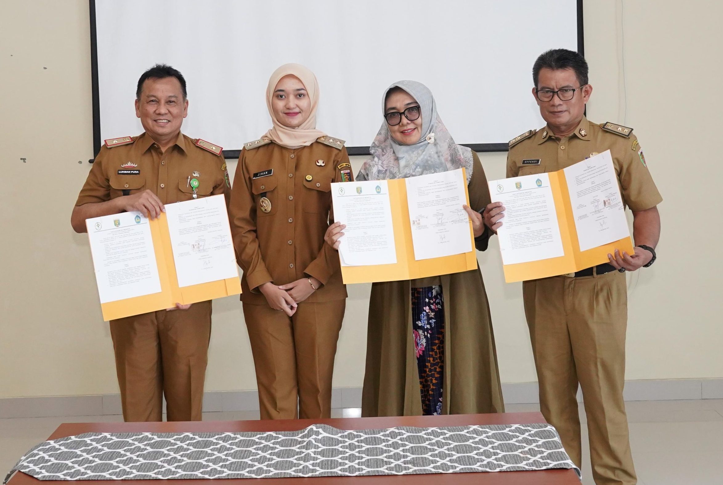 Pemprov Lampung Bersama RSUDAM Perkuat Etika dan Disiplin Klinik untuk Pendidikan Tenaga Kesehatan yang Bermartabat 1 QytQ3WuVOghTJG1RpPQeXCjlB1qGUYfCgDHw1ucY scaled e1748427397545