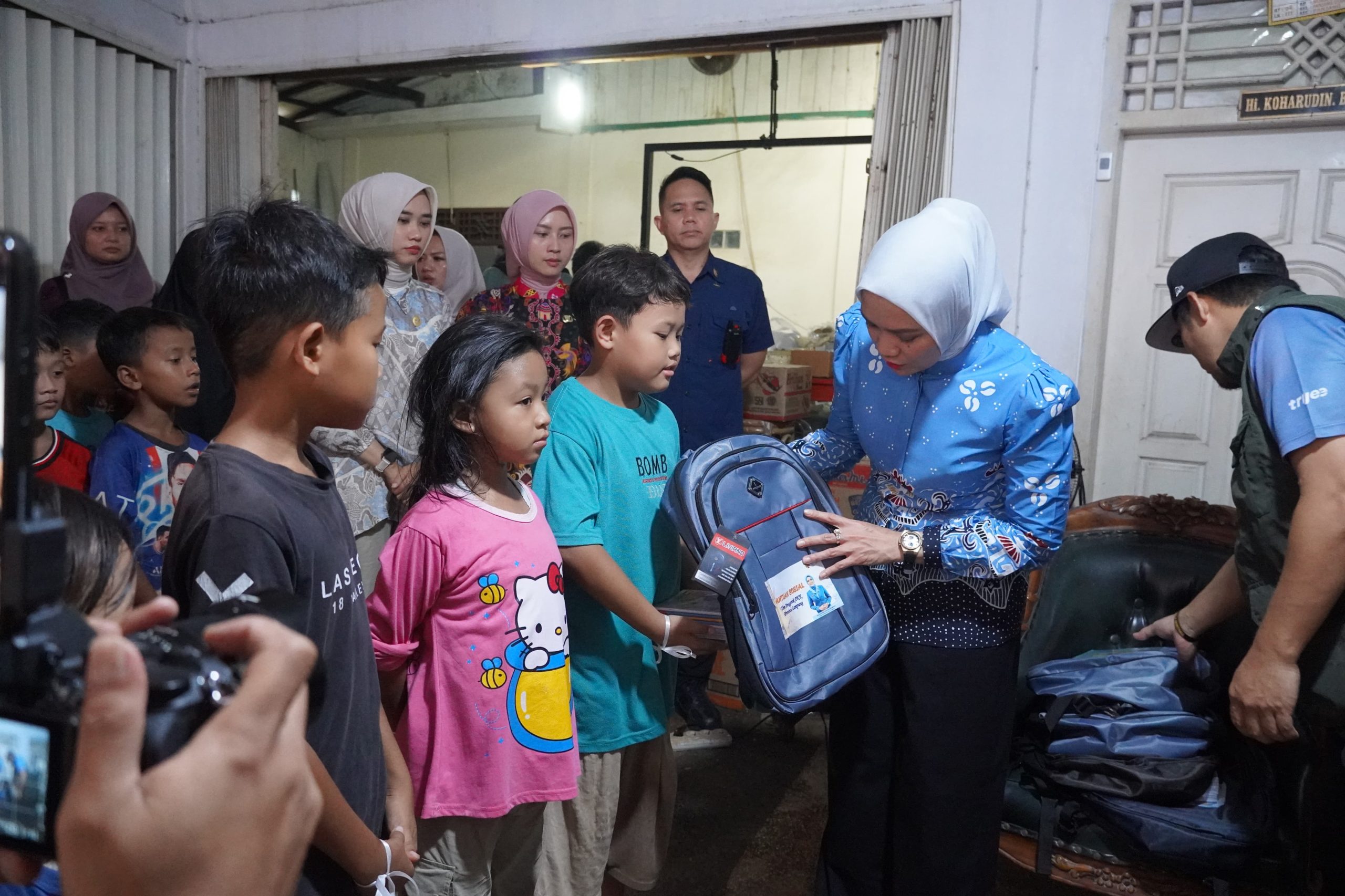 Peduli Korban Banjir Panjang, Ketua TP PKK Provinsi Lampung Apresiasi Relawan dan Serahkan Bantuan 1 AHaVHT9P1zm4o6y2USnGjYQPzmSvylNpoN6OQQtn scaled