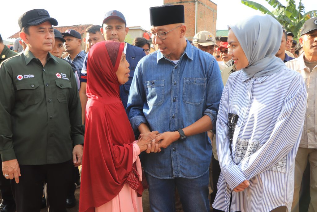 Kunjungi Warga Terdampak Banjir, Gubernur Lampung Berikan Bantuan 1 ETLUo9E7cXaLRo1eqZIvcL4JMKPPGR4uFrge3HVn