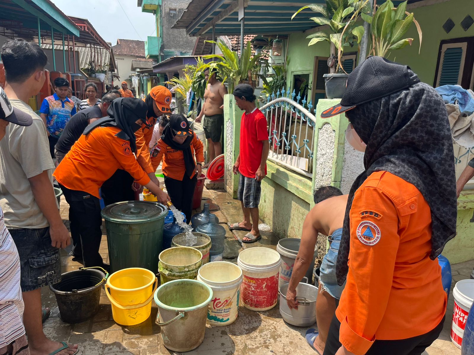 Pemkot Salurkan Bantuan Air Bersih di Panjang Utara 1 IMG 20250510 WA0000