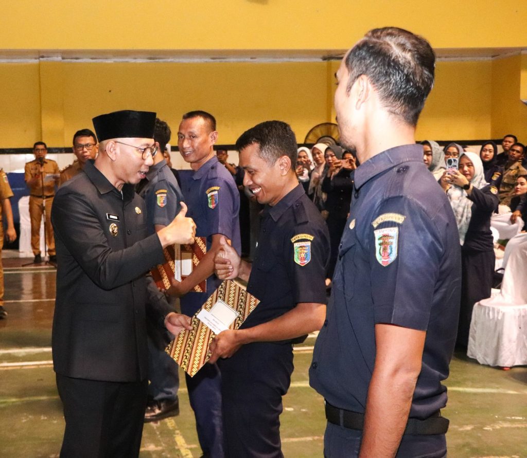Tenaga non-ASN dilingkungan Pemprov Lampung Terima SK Perpanjangan Tenaga Kontrak di Masa Transisi Penataan Pegawai 1 o0PE6kYxlCwpefTHQkidxPFxDs40YA5opQPbGyXC scaled e1748440625663