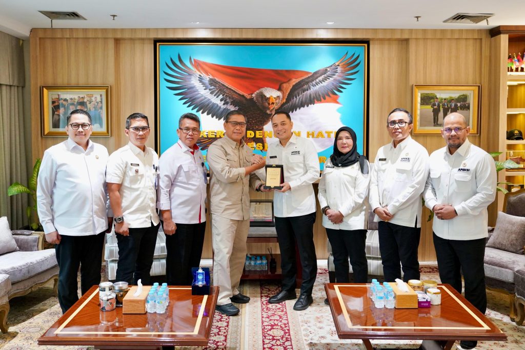 Bunda Eva Terpilih Sebagai Wakil Ketua Apeksi, Ajak Sukseskan Asta Cita Presiden 1 Eva Dwiana Terpilih Sebagai Wakil Ketua Apeksi 2025–2030
