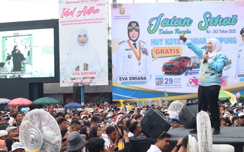 Puluhan Ribu Warga Meriahkan Jalan Sehat HUT ke-343 Kota Bandar Lampung 1 JALAN SEHAT HUT BDL 2025 scaled e1766116503741