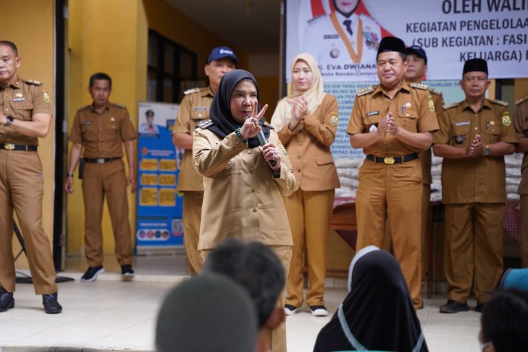Pemkot Bandar Lampung Bagikan 124 Ribu Kantong Beras