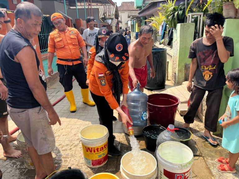 Pemkot Bandar Lampung Salurkan Bantuan Air Bersih di Panjang Utara