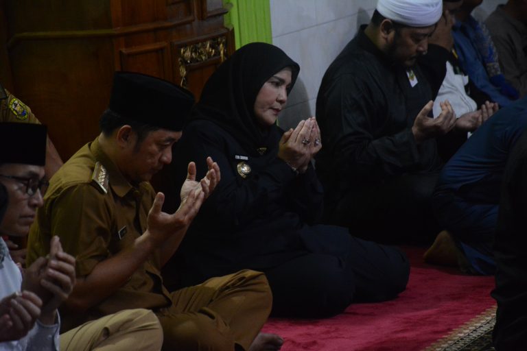 Pererat Silaturahmi, Walikota Bandar Lampung Safari Ramadhan di Masjid At Tajriyah 1 Pererat Silaturahmi Walikota Bandar Lampung Safari Ramadhan di Masjid At Tajriyah