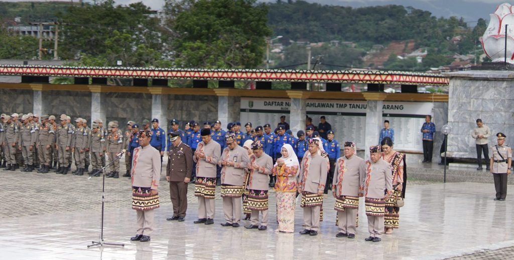 Peringatan HUT ke-343 Kota Bandar Lampung, Walikota Pimpin Upacara dan Ziarah Pahlawan 1 Peringatan HUT ke 343 Kota Bandar Lampung Walikota Pimpin Upacara dan Ziarah Pahlawan1 scaled e1766116619588