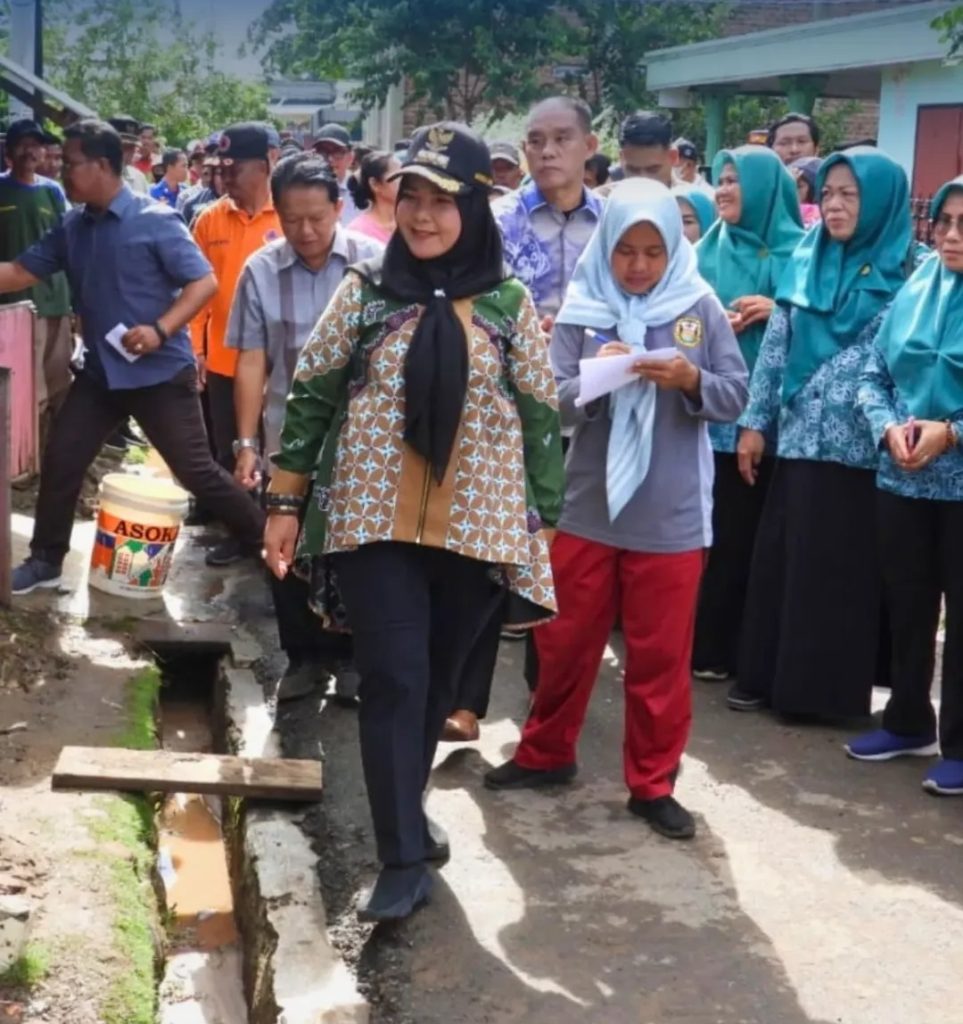 Sepulang dari Retreat di Magelang, Walikota Eva Dwiana Langsung Salurkan Bantuan untuk Korban Banjir 1 Sepulang dari Retreat di Magelang Walikota Eva Dwiana Langsung Salurkan Bantuan untuk Korban Banjir e1750525867494