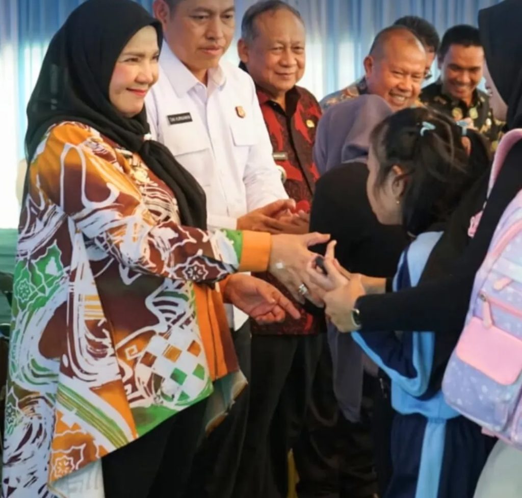 Wali Kota Bandar Lampung Hadiri Momen Halal Bihalal Bersama Dinas Pendidikan 1 Wali Kota Bandar Lampung Hadiri Momen Halal Bihalal Bersama Dinas Pendidikan e1750599143636