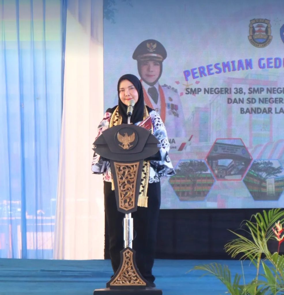 Wali Kota Bandar Lampung Resmikan Gedung Baru SMP 38, 44, 45 dan SDN 2 Palapa 1 Wali Kota Bandar Lampung Hj. Eva Dwiana meresmikan gedung sekolah SMP Negeri 38 44 45 serta SD Negeri 2 Palapa e1750600196849