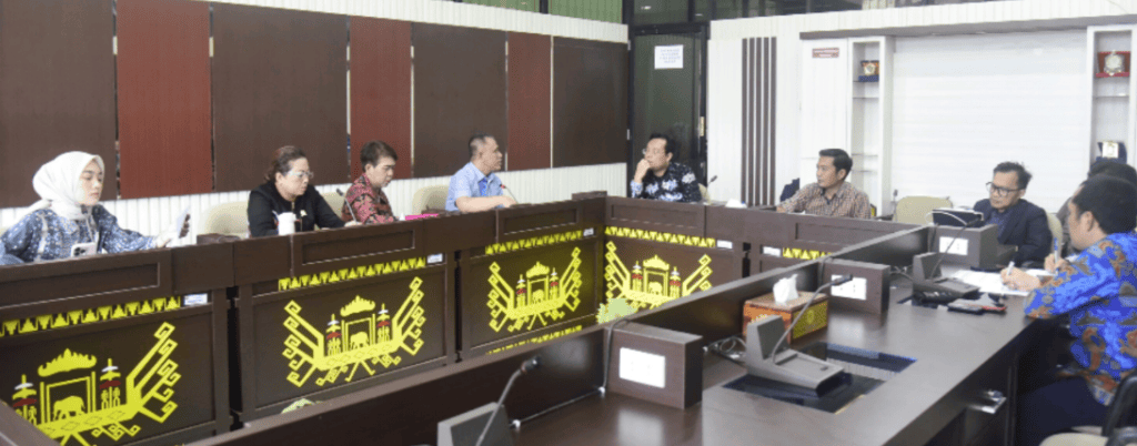 Badan Pembentukan Peraturan Daerah Bapemperda DPRD Provinsi Lampung menggelar rapat pembahasan Raperda Pemberian Insentif dan Kemudahan Penanaman Modal Serta Raperda RPJMD Provinsi Lampung