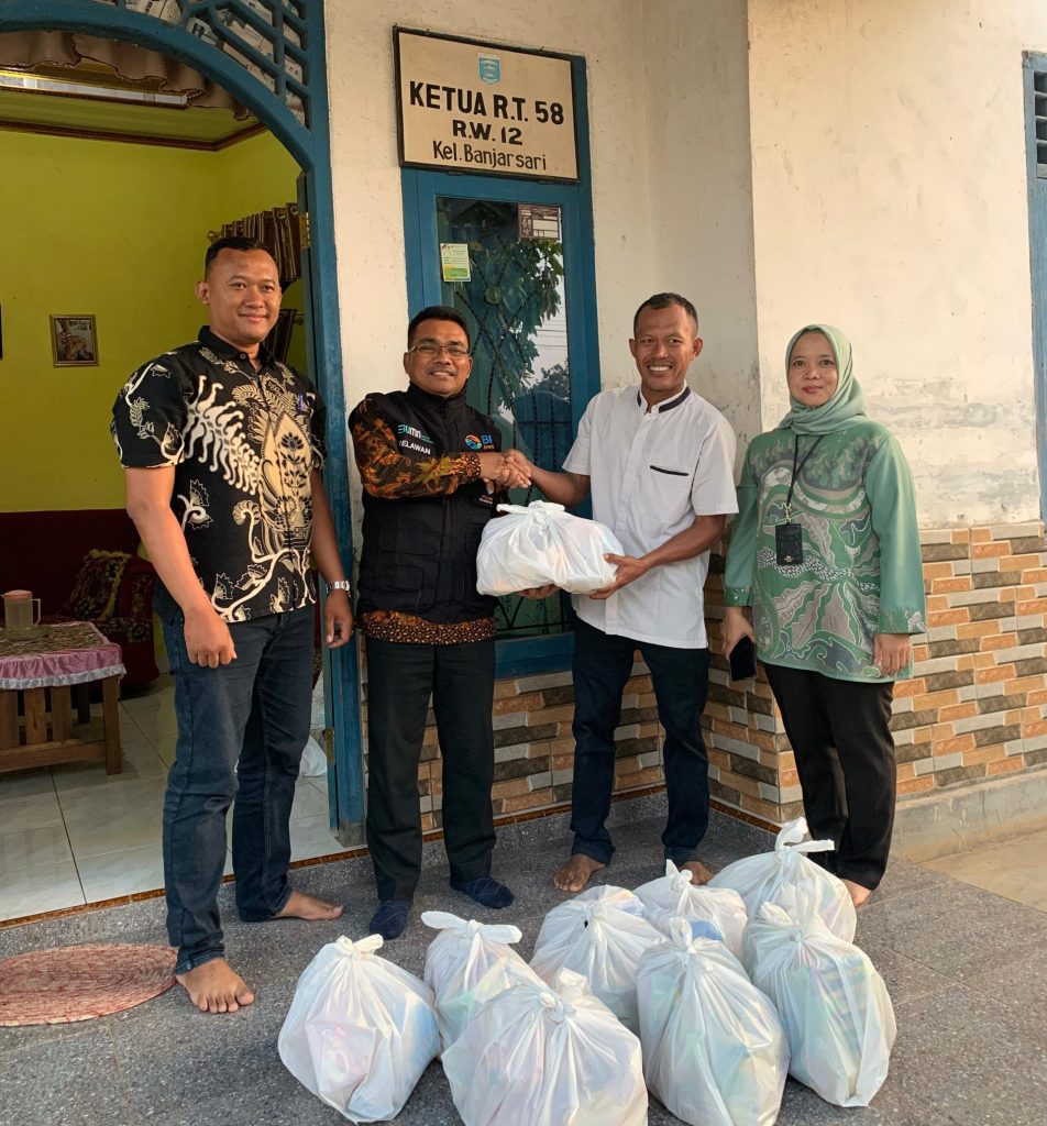 BRI Metro Tunjukkan Kepedulian, Bantu Warga Terdampak Puting Beliung di Metro Utara 1 Gambar WhatsApp 2025 07 30 pukul 15.43.34 5e1265e5 scaled e1753885213207