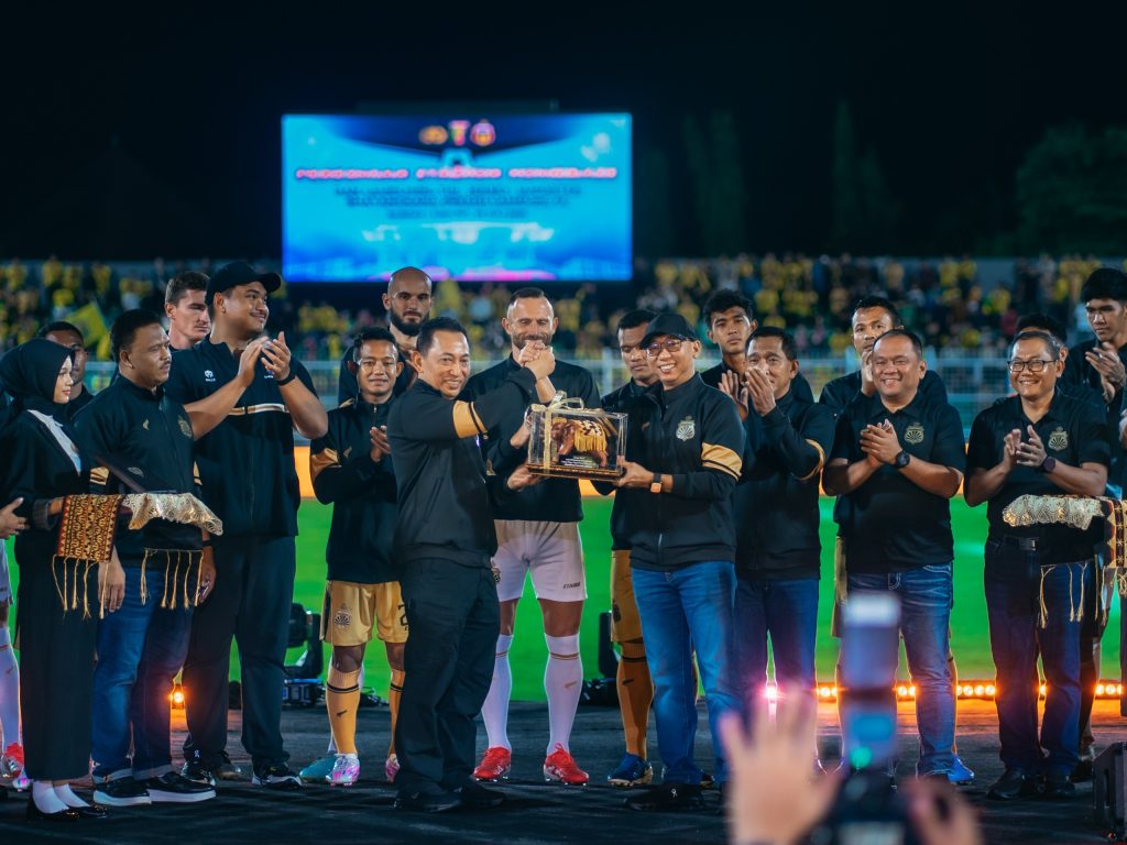 Gubernur Mirza Tunaikan Janji, Target Berikutnya Stadion Internasional 2 Gambar WhatsApp 2025 07 30 pukul 17.11.24 07ed4283