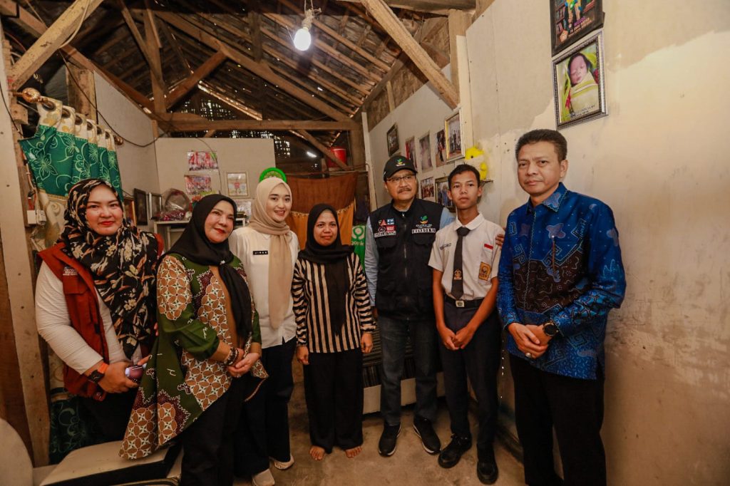 Mensos dan Wagub Lampung Tinjau Rumah Calon Siswa, Pastikan Sekolah Rakyat Tepat Sasaran 1 Kunjungan Rumah Calon Siswa Pemerintah Pastikan Tepat Sasaran untuk Sekolah Rakyat