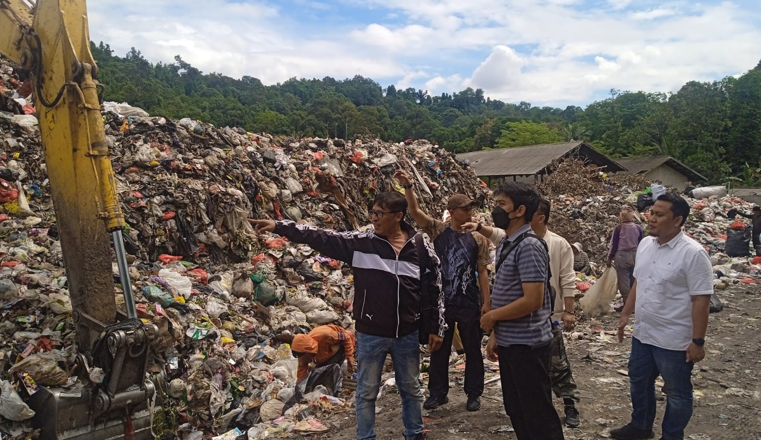 DPRD Desak Pemkot Modernisasi Pengelolaan TPA Bakung 1 IMG 20250716 WA0072 1 e1755098079859