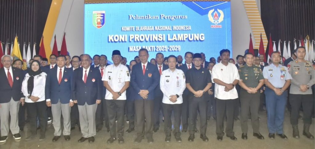 M. Syukron Muchtar Wakili Ketua DPRD Lampung Hadiri Pelantikan Pengurus KONI Provinsi Lampung Masa Bakti 2025–2029. 1 Ketua DPRD Provinsi Lampung Diwakili M. Syukron Muchtar Hadiri Pelantikan Pengurus KONI Provinsi Lampung