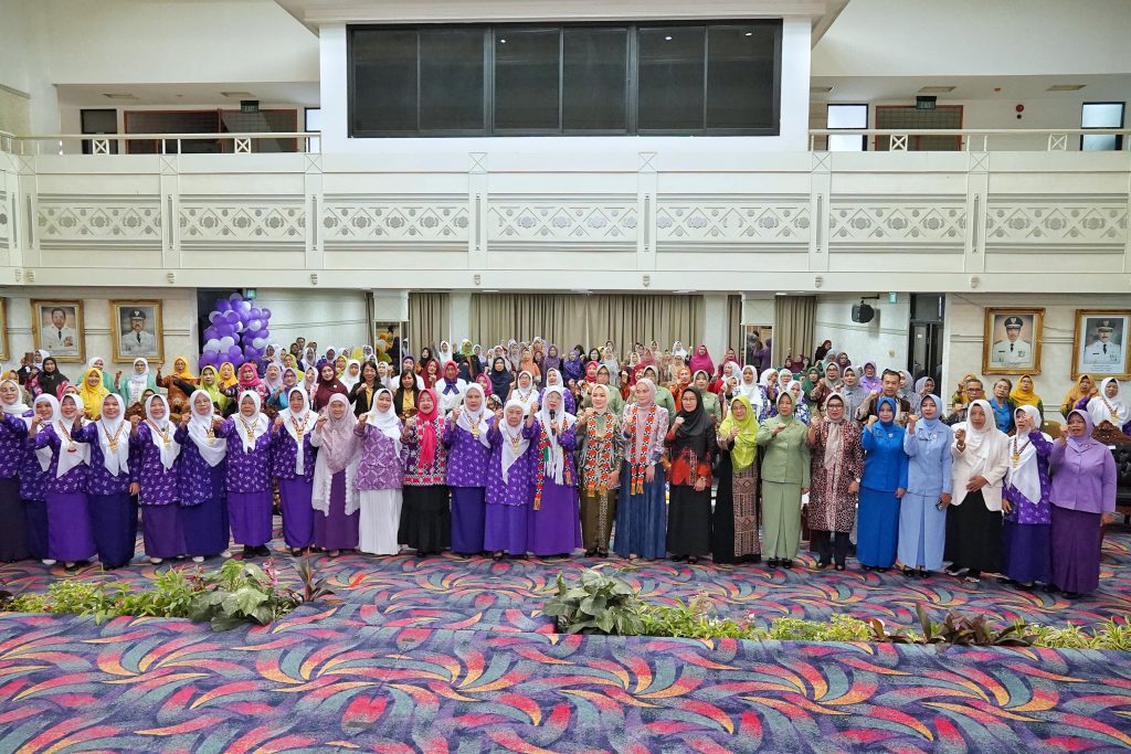 Milad ke-63 Wanita Islam, Pemprov Tekankan Perempuan sebagai Poros Pembangunan 1 Perempuan Berdaya Lampung Maju Pemprov Ajak Muslimah Ambil Peran Strategis