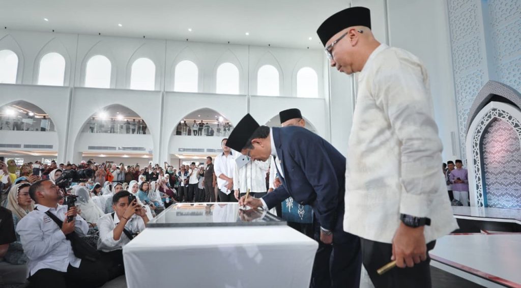 Masjid Raya Al-Bakrie Resmi Berdiri, Jadi Ikon Baru Lampung 1 Gubernur Lampung dan Menag Resmikan Masjid Raya Al Bakrie