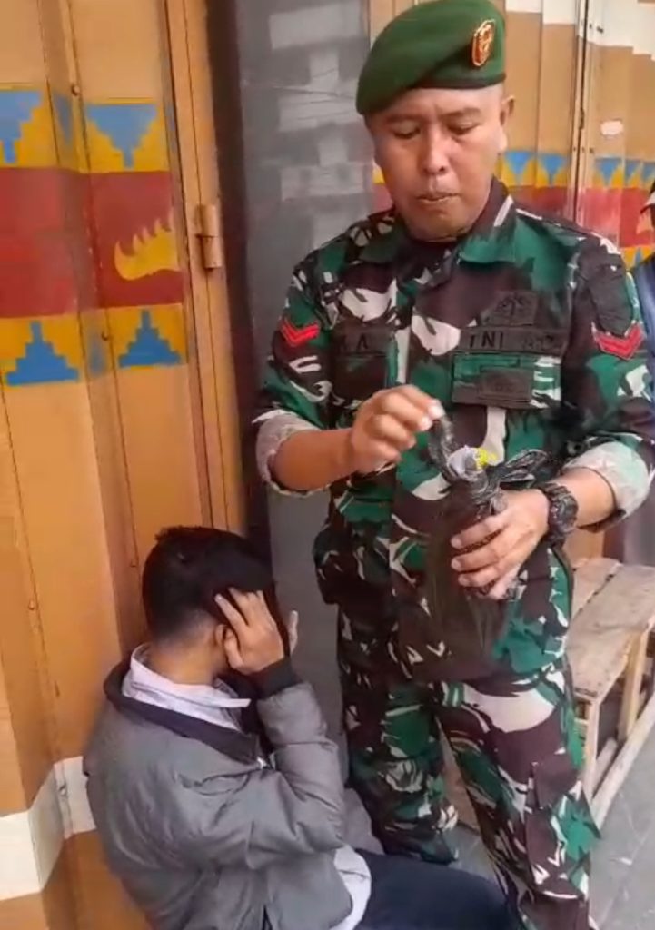 Aparat TNI Amankan Terduga Provokator Demo di Lampung Bawa Bom Molotov 1 IMG 20250901 113208