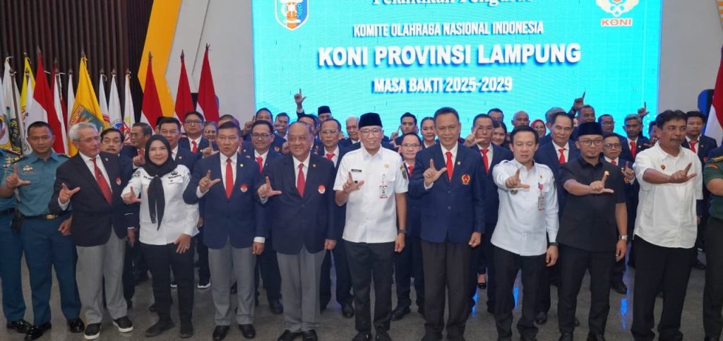 Pengukuhan KONI Lampung 2025–2029, Gubernur: KONI Lampung Harus Jadi Organisasi Inklusif 1 Pengurus KONI Lampung Resmi Dikukuhkan Gubernur Dorong Peran Aktif KONI Pada Pembangunan Bidang Olahraga