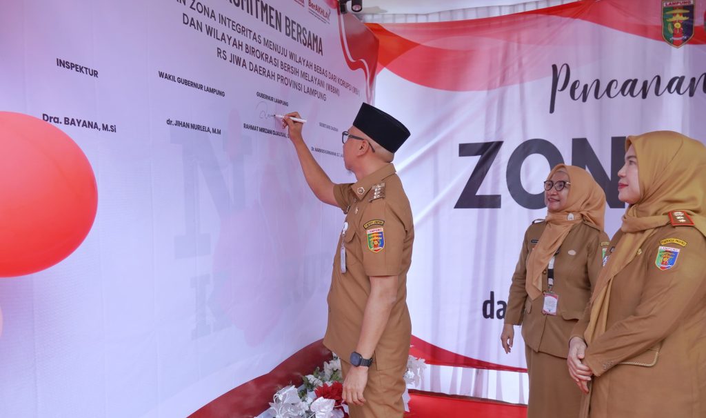 Gubernur Mirza Teken Komitmen Zona Integritas di RSJ Lampung 1 Tingkatkan Kepercayaan Publik Gubernur Ajak OPD dan RSJ Bangun Zona Integritas