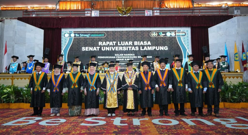 Kukuhkan 9 Profesor Baru, Unila Kini Miliki 166 Guru Besar 1 Unila Kukuhkan 9 Guru Besar Baru dari Berbagai Keilmuan ini Daftarnya e1758536865803