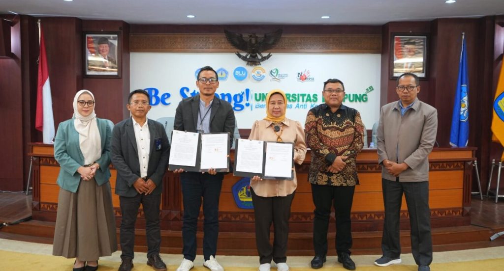 Unila dan Pegadaian Sepakat Perkuat Literasi Keuangan dan SDM Kampus 1 Unila dan Pegadaian Lampung Saat Teken MoU Kerja Sam
