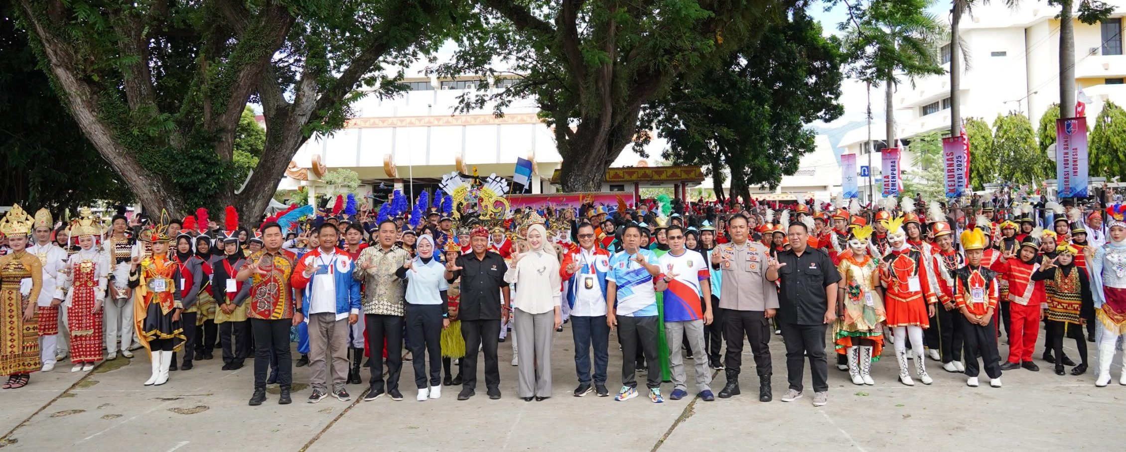 Marching Band Gita Praja Saburai Pemprov Lampung Raih Juara Umum Kejurnas Marching Band Piala Kemenpora RI 2025 e1763879019172