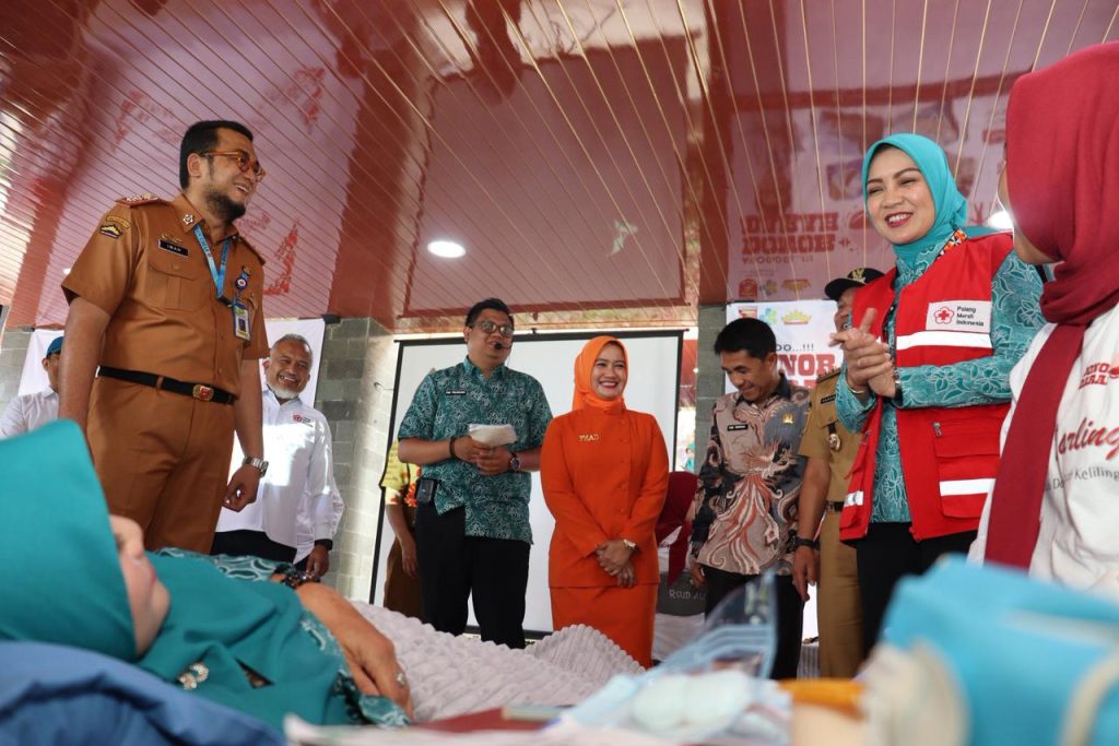Purnama Wulan Sari Sambangi PMI Lampung Barat, Dorong Penguatan Layanan Kemanusiaan 1 Ketua PMI Lampung Purnama Wulan Sari Kunjungi Lampung Barat Gugah Semangat Relawan Kemanusiaan