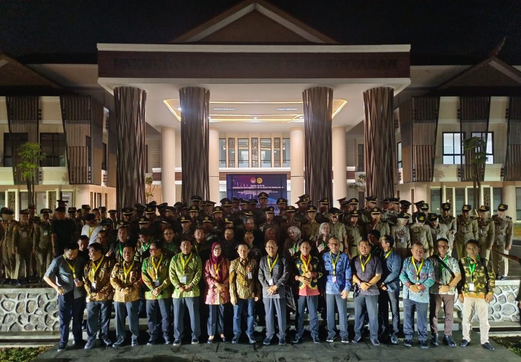 Sekdaprov Lampung Temui Praja IPDN di Jatinangor, Beri Motivasi Calon Pemimpin Daerah 1 Sekdaprov Lampung Marindo Kurniawan Ajak Praja IPDN Asal Lampung Jadi Aparatur Berintegritas dan Inovatif