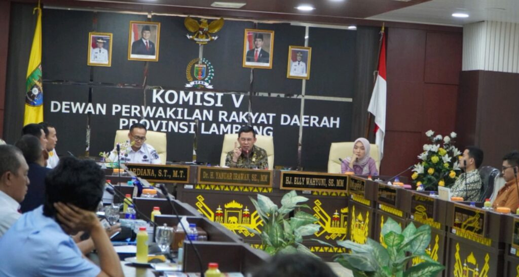 DPRD Lampung Terima Aduan Buruh J&T, Komisi V Fasilitasi Penyelesaian 1 DPRD Provinsi Lampung menerima audiensi dari Dewan Pimpinan Daerah Federasi Serikat Pekerja Transport Indonesia–Konfederasi Serikat Pekerja Seluruh Indonesia DPD F SPTI–KSPSI Provinsi Lampung