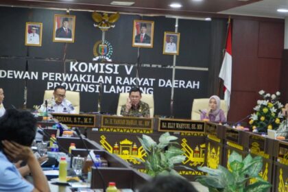 DPRD Lampung Terima Aduan Buruh J&T, Komisi V Fasilitasi Penyelesaian 5 DPRD Provinsi Lampung menerima audiensi dari Dewan Pimpinan Daerah Federasi Serikat Pekerja Transport Indonesia–Konfederasi Serikat Pekerja Seluruh Indonesia DPD F SPTI–KSPSI Provinsi Lampung