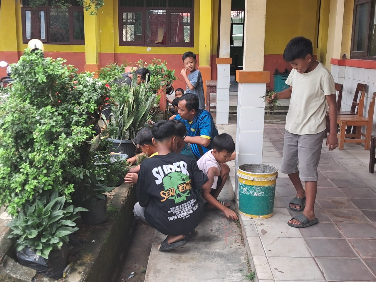 UPT SD Negeri 3 Sukoharjo 1 Gelar Kegiatan Bersih Lingkungan Sambut Semester Genap 1 IMG 20260103 WA0040