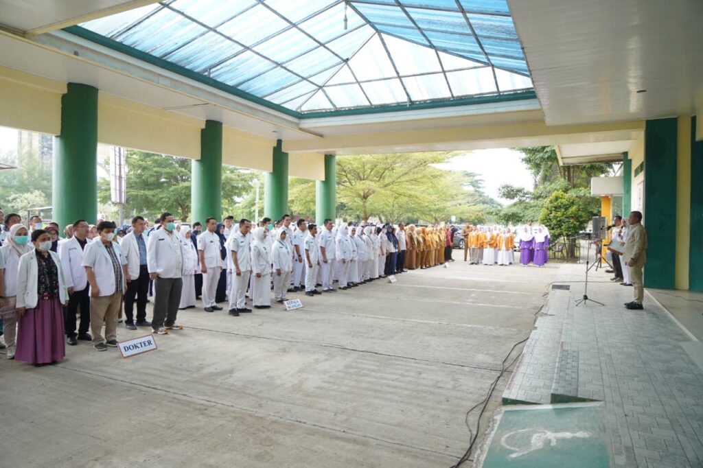 Bupati Pringsewu Tekankan Pelayanan Prima dan Disiplin ASN di RSUD 1 IMG 20260112 WA0007
