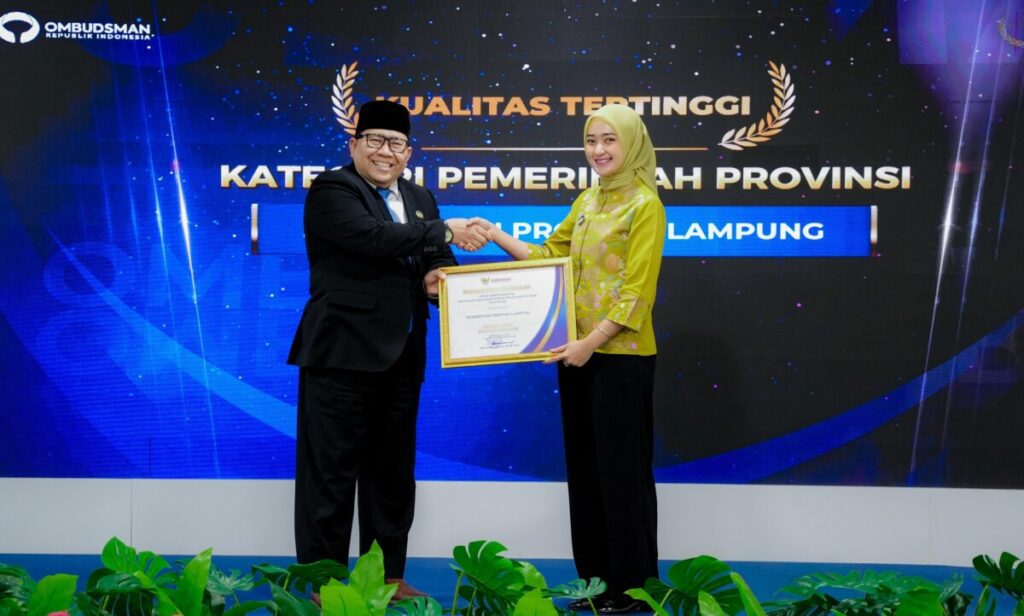 Pemprov Lampung Raih Predikat Tertinggi Pelayanan Publik dari Ombudsman RI 1 Pemprov Lampung Raih Penghargaan dari Ombudsman Republik Indonesia sebagai Pemerintah Provinsi dengan Kualitas Tertinggi dalam Pelayanan Publik e1769690451577