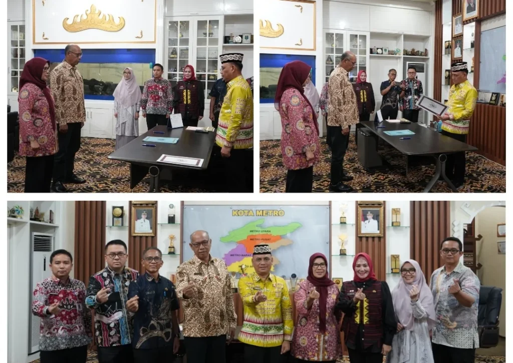 Bayana Tuntaskan Pengabdian sebagai Pj Sekda Kota Metro 1 Bayana Tuntaskan Pengabdian sebagai Pj Sekda Kota Metro Serah terima jabatan tersebut digelar di ruang kerja Wali Kota Metro pada Jumat (20/02/2026), dalam suasana penuh kebersamaan yang menandai berakhirnya masa pengabdian Bayana di lingkungan Pemerintah Kota Metro. Jabatan Sekretaris Daerah yang sebelumnya diemban oleh Penjabat (Pj.) Sekretaris Daerah Kota Metro, Dra. Bayana, M.Si., CGCAE, selanjutnya dijalankan oleh Pelaksana Harian (Plh.) Sekretaris Daerah, Dr. Kusbani, S.Pd., M.Pd. Peralihan jabatan ini merupakan bagian dari dinamika dan kebutuhan organisasi pemerintahan guna memastikan kesinambungan tata kelola administrasi serta pelayanan publik tetap berjalan optimal. Sesuai dengan penugasan dari Gubernur Lampung, Dra. Bayana, M.Si., CGCAE selanjutnya kembali fokus menjalankan amanah sebagai Inspektur Provinsi Lampung. Wali Kota Metro, Bambang Iman Santoso, menyampaikan apresiasi dan penghargaan atas dedikasi Bayana selama menjalankan tugas sebagai Penjabat Sekretaris Daerah Kota Metro. “Saya mengapresiasi dan memberikan penghargaan setinggi-tingginya kepada Dra. Bayana, M.Si., CGCAE atas dedikasi dan pengabdian sebagai Pj Sekretaris Daerah Kota Metro. Terima kasih selama masa tugasnya, berbagai agenda strategis pemerintahan, koordinasi lintas perangkat daerah, serta pelayanan kepada masyarakat terlaksana dengan baik dan kondusif,” ujar Bambang Iman Santoso.