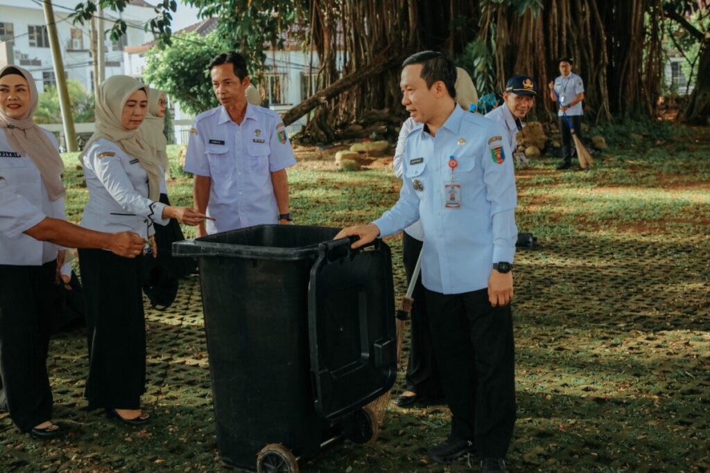 Gubernur Lampung Instruksikan OPD Jalankan Gerakan ASRI 1 Gubernur Lampung Instruksikan OPD Jalankan Gerakan ASRI