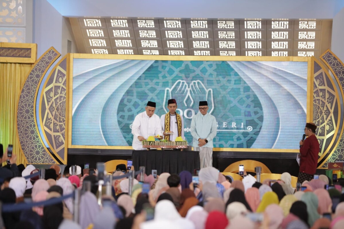 Gubernur Mirza Bangga Lampung Jadi Tuan Rumah Indonesia Berdzikir 1 Gubernur Mirza Bangga Lampung Jadi Tuan Rumah Indonesia Berdzikir