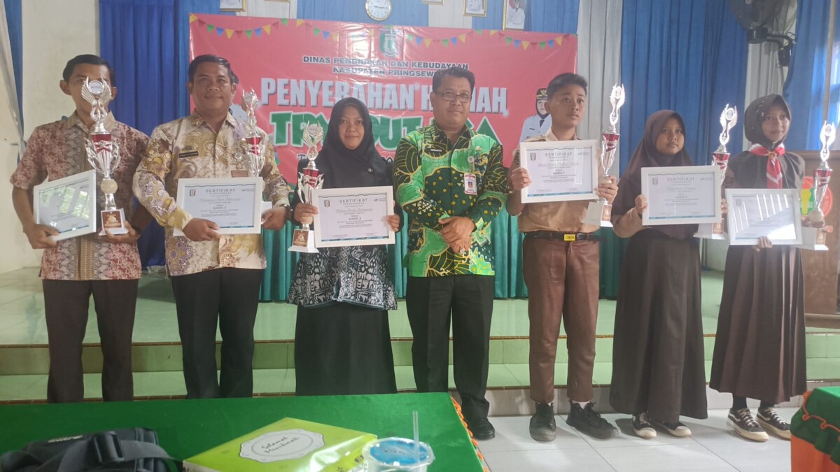 Kabid Dikdasmen Pringsewu Serahkan Hadiah Try Out TKA untuk Siswa SD dan SMP 1 Kabid Dikdasmen Pringsewu Serahkan Hadiah Try Out TKA untuk Siswa SD dan SMP