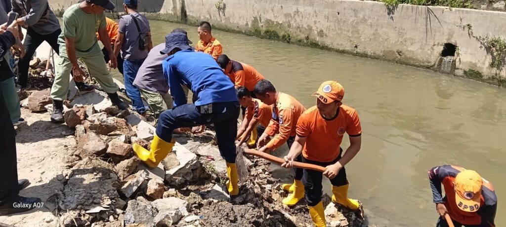 Talud Roboh Diterjang Hujan, Pemkot Bandar Lampung Kerahkan TRC 1 Talud Roboh Diterjang Hujan, Pemkot Bandar Lampung Kerahkan TRC
