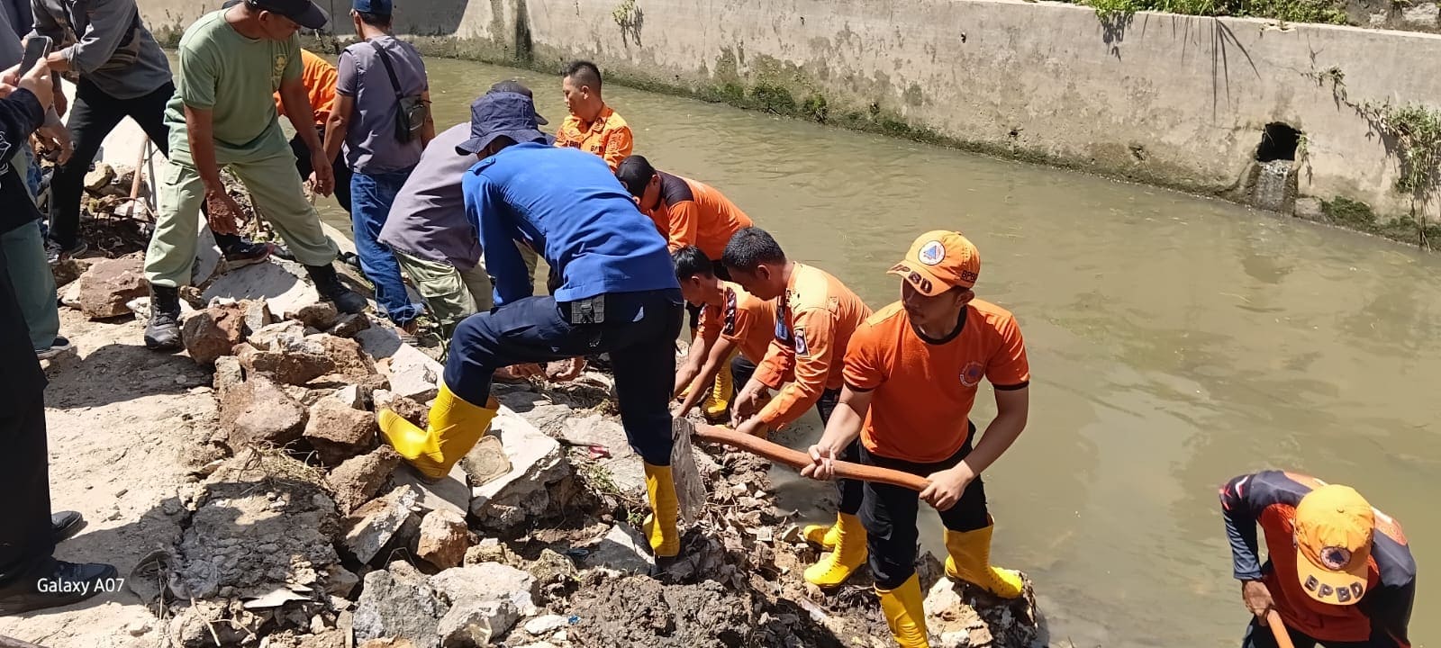 Talud Roboh Diterjang Hujan, Pemkot Bandar Lampung Kerahkan TRC