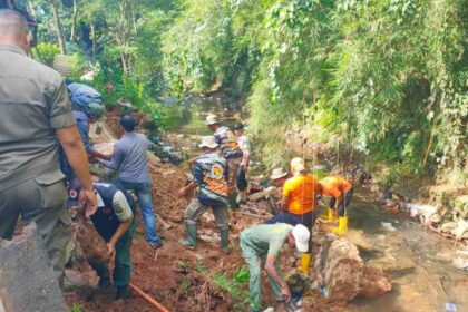 Hujan Deras Picu Longsor, Tim Gabungan Pemkot Bandar Lampung Turun ke Lokasi 1 Hujan Deras Picu Longsor, Tim Gabungan Pemkot Bandar Lampung Turun ke Lokasi