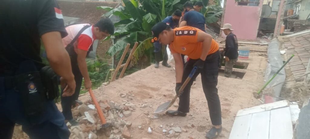 Cegah Banjir, Pemkot Bandar Lampung Tertibkan Bangunan di Bantaran Sungai 1 Cegah Banjir, Pemkot Bandar Lampung Tertibkan Bangunan di Bantaran Sungai