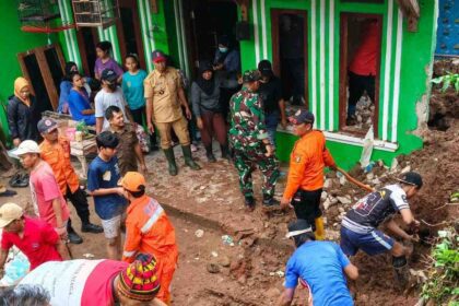 BPBD Bandar Lampung Lakukan Penanganan Tanah Longsor di Teluk Betung Selatan