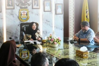 Wali Kota Bandar Lampung Serahkan Bantuan Pengobatan dan Santunan kepada Warga