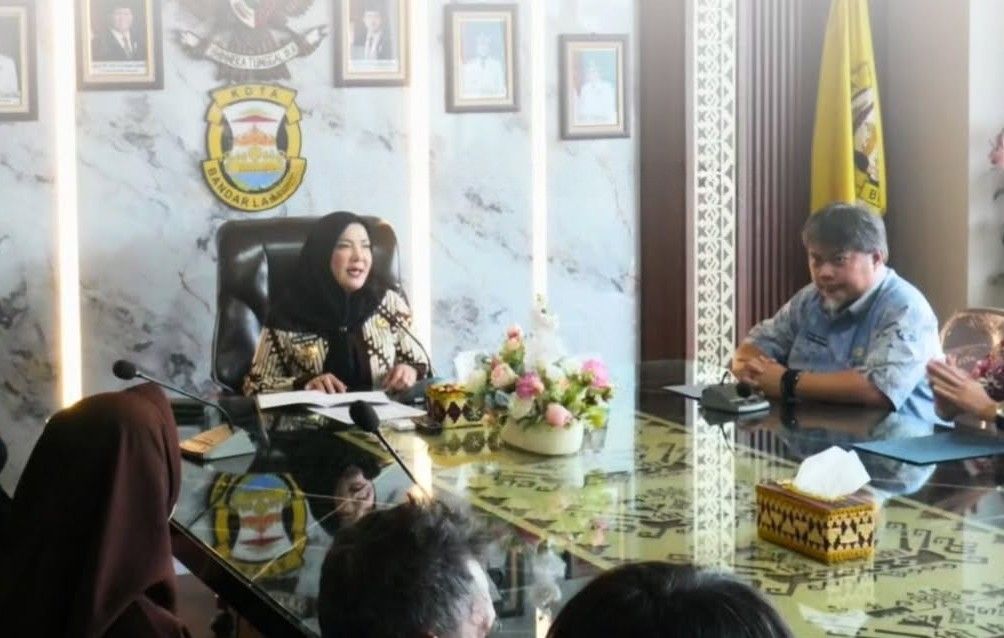 Wali Kota Bandar Lampung Serahkan Bantuan Pengobatan dan Santunan kepada Warga 1 Wali Kota Bandar Lampung Serahkan Bantuan Pengobatan dan Santunan kepada Warga