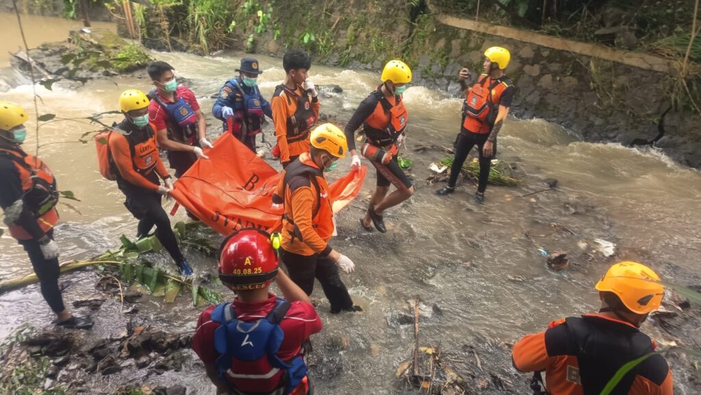 Anak Hanyut di Drainase Rajabasa, Tim Gabungan Lakukan Pencarian