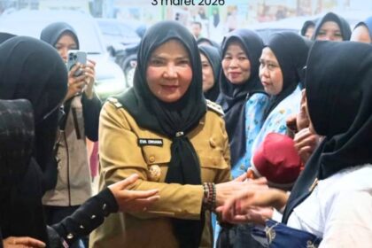 Safari Ramadan di Masjid Tawakkal, Bunda Eva Serahkan Bantuan 100 Juta 8 Safari Ramadan di Masjid Tawakkal, Bunda Eva Serahkan Bantuan 100 Juta